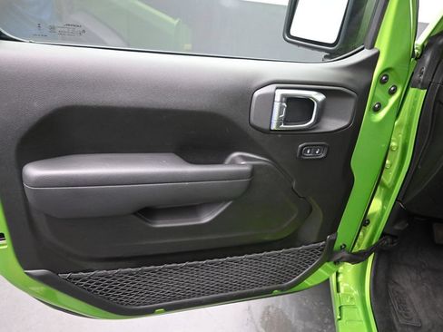 Used 2025 Jeep Wrangler Sport AWD/4WD image 10