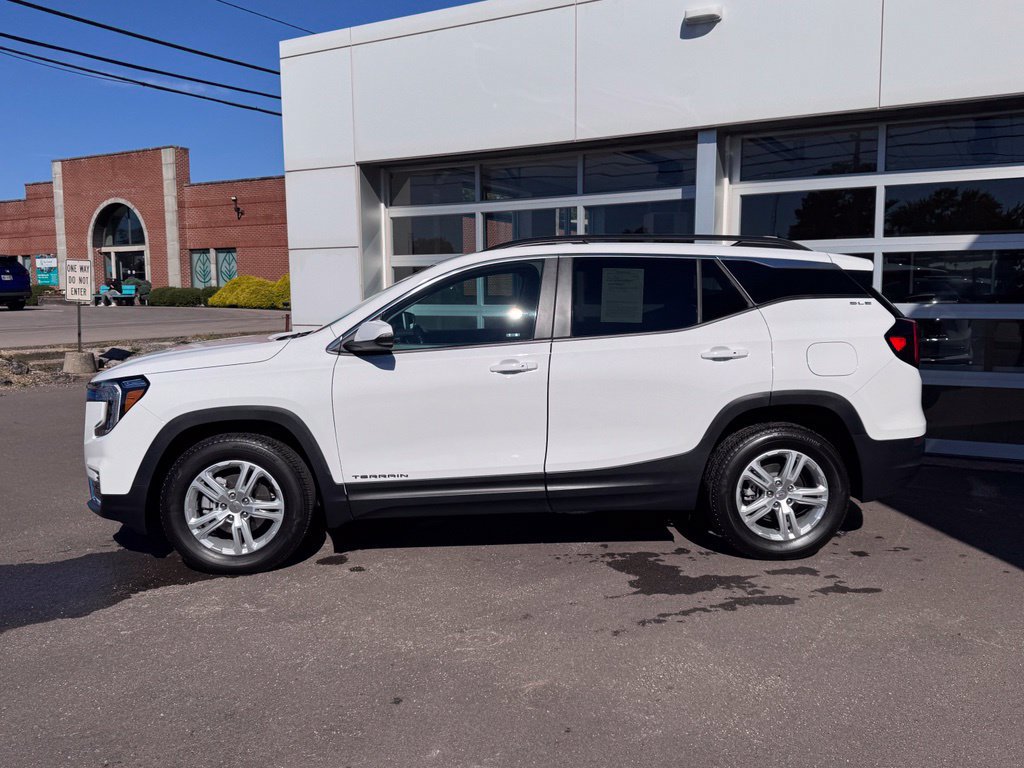 Used 2024 GMC Terrain SLE w/ Driver Convenience Package AWD/4WD image 2