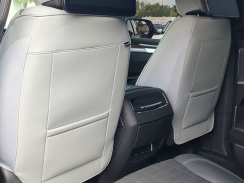 Used 2026 Cadillac Escalade ESV Platinum Sport w/ LPO, ONYX Package AWD/4WD image 19