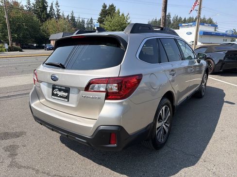 Used 2018 Subaru Outback 2.5i Limited AWD/4WD image 9