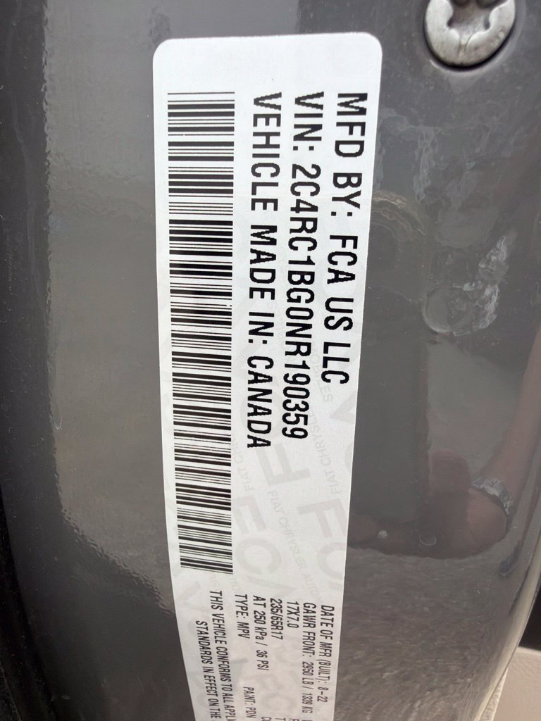 Used 2022 Chrysler Pacifica Touring-L FWD image 16