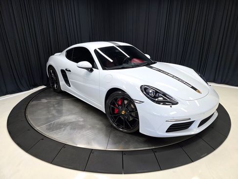 Used 2017 Porsche 718 Cayman RWD image 60