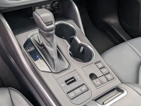 Used 2023 Toyota Highlander XLE image 17