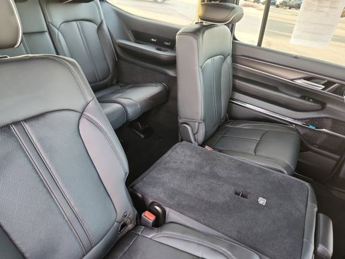 Used 2025 Jeep Grand Wagoneer Series II Obsidian w/ Quick Order Packagew 28T image 19