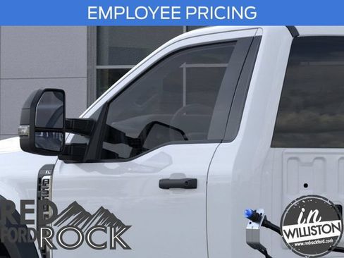 New 2025 Ford F550 4x4 Regular Cab Super Duty w/ XL Chrome Package image 20