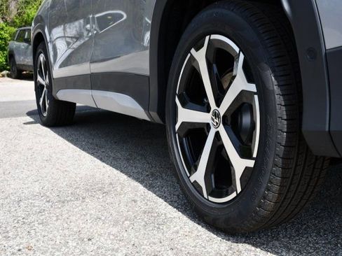 New 2026 Volkswagen Tiguan SE FWD image 9