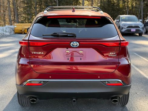 Used 2022 Toyota Venza XLE image 4