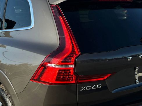 Used 2023 Volvo XC60 B5 Core AWD/4WD image 34