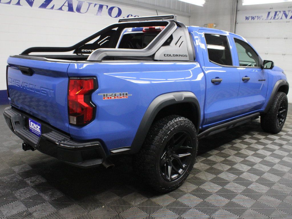 Used 2025 Chevrolet Colorado Trail Boss w/ Midnight Edition AWD/4WD image 7