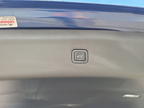 Used 2023 Buick Enclave Premium w/ Experience Buick Package FWD image 17