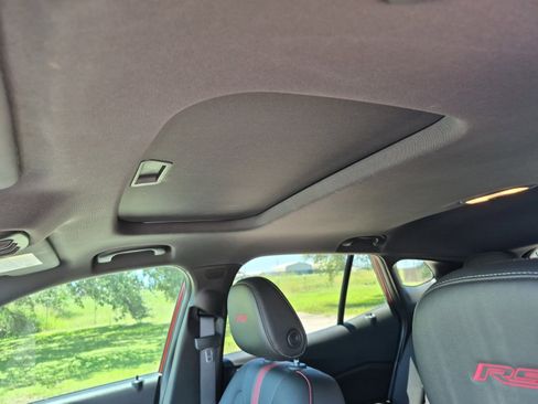Used 2025 Chevrolet Trax RS w/ Sunroof Package FWD image 18