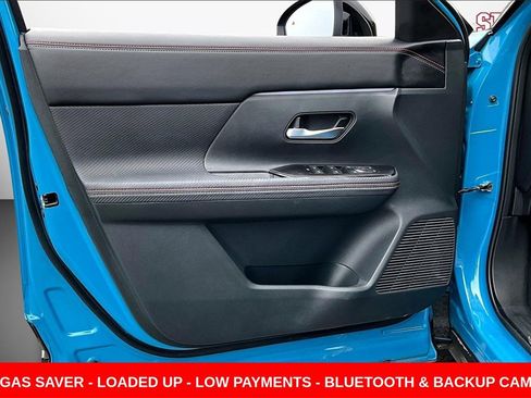 Certified 2025 Nissan Kicks SR image 18