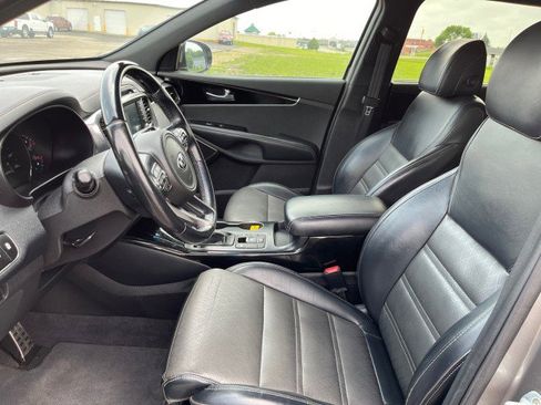 Used 2017 Kia Sorento SX image 9