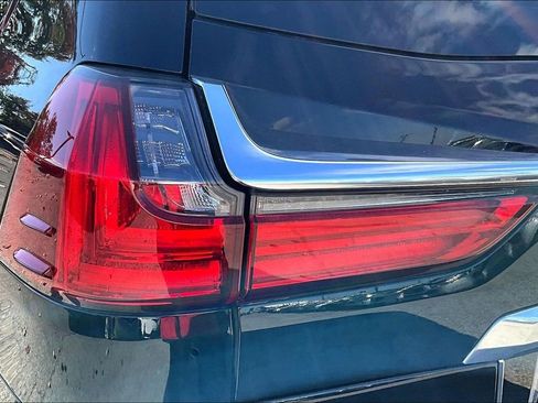 Used 2018 Lexus LX 570 4WD image 38