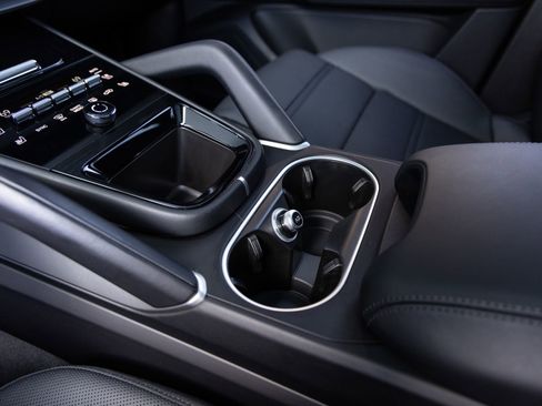 Certified 2025 Porsche Cayenne Base image 18