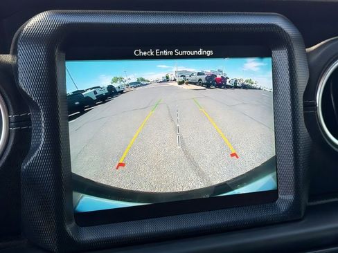 Used 2018 Jeep Wrangler Unlimited Sahara AWD/4WD image 25