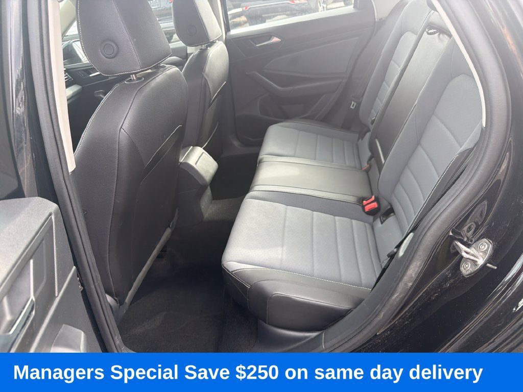 Used 2025 Volkswagen Jetta SE FWD image 24