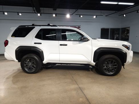 Certified 2025 Toyota 4Runner SR5 AWD/4WD image 8