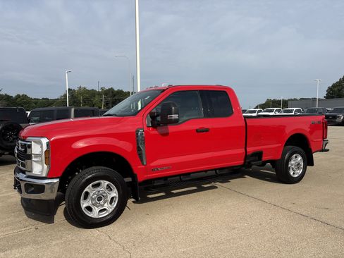 Used 2025 Ford F350 XLT w/ Snow Plow Prep Package AWD/4WD image 3