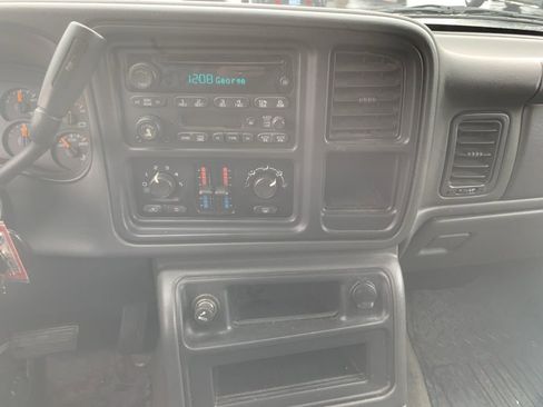 Used 2005 Chevrolet Silverado 1500 LS image 17