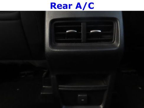 Used 2018 Ford Edge SE FWD image 29