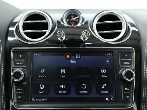 Used 2019 Bentley Bentayga AWD/4WD image 41
