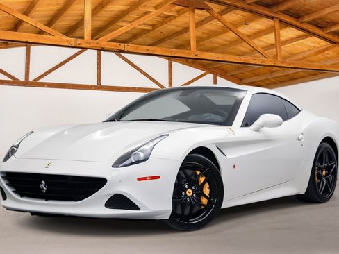 Used 2017 Ferrari California T RWD image 2