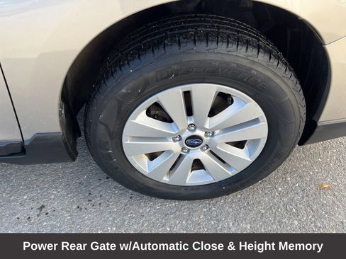 Used 2019 Subaru Outback 2.5i Premium image 10