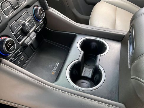 Used 2022 Chevrolet Tahoe LT w/ LT Signature Plus Package AWD/4WD image 17