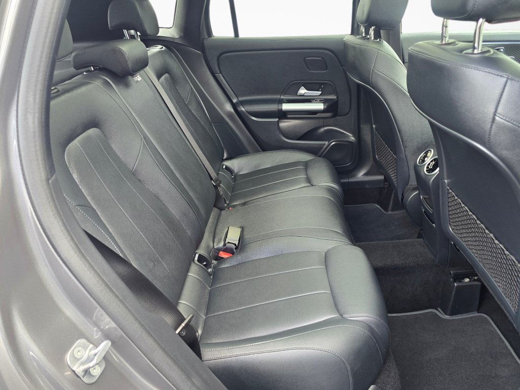 Used 2025 Mercedes-Benz GLA 250 4MATIC image 24