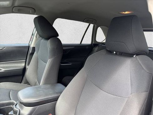 Used 2019 Toyota RAV4 LE w/ All Weather Liner Package AWD/4WD image 11