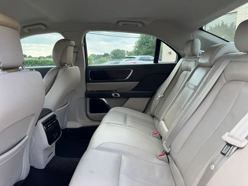 Used 2017 Lincoln Continental Select w/ Technology Package FWD image 29