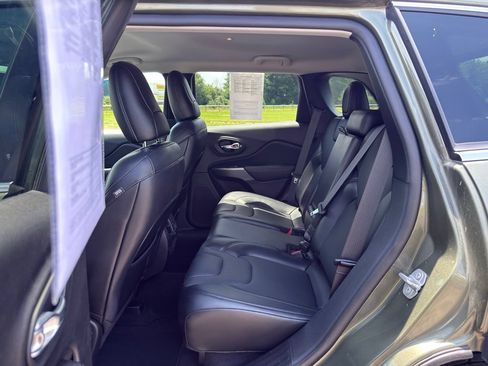 Used 2021 Jeep Cherokee Latitude Lux FWD image 27