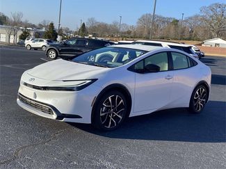 Used 2025 Toyota Prius Plug-In Hybrid video 3