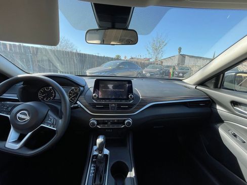 Used 2025 Nissan Altima 2.5 SV image 34