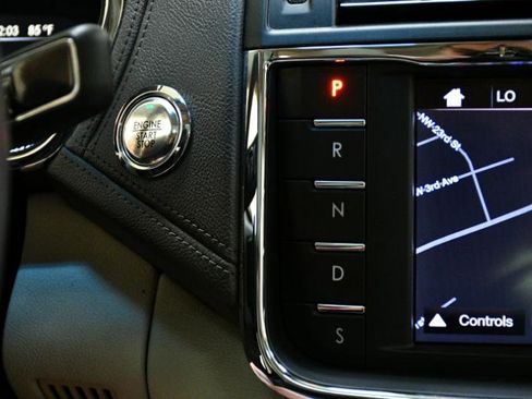 Used 2019 Lincoln Continental Select w/ Continental Climate Package image 35