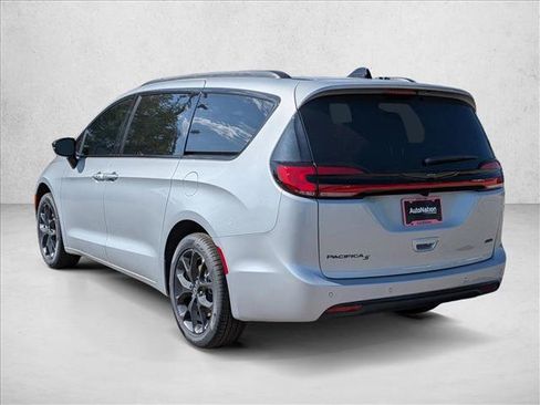 New 2026 Chrysler Pacifica Select w/ S Appearance Package AWD/4WD image 9