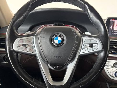 Used 2022 BMW 740i w/ Luxury Rear Seating Package RWD image 8