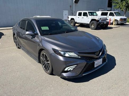 Used 2018 Toyota Camry XSE FWD image 3
