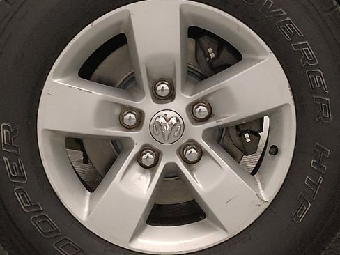 Used 2022 RAM 1500 Classic SLT image 31