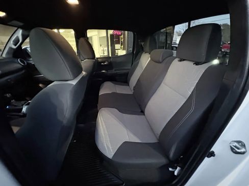 Used 2022 Toyota Tacoma TRD Sport w/ Technology Package image 16