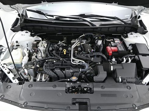 Used 2024 Nissan Altima 2.5 SV FWD image 5