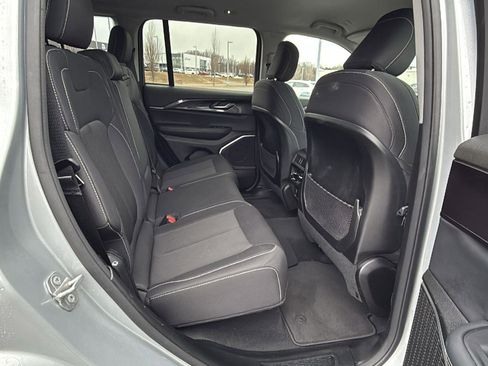 Used 2022 Jeep Grand Cherokee Laredo w/ Luxury Tech Group I image 20