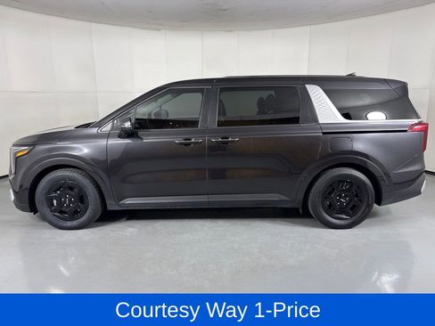 Used 2025 Kia Carnival FWD image 6
