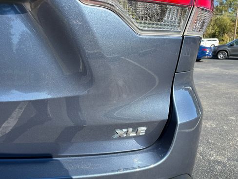 Used 2019 Toyota Highlander XLE image 7