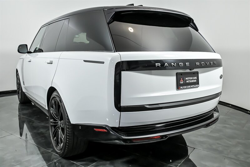 Used 2022 Land Rover Range Rover Long Wheelbase SE AWD/4WD image 7