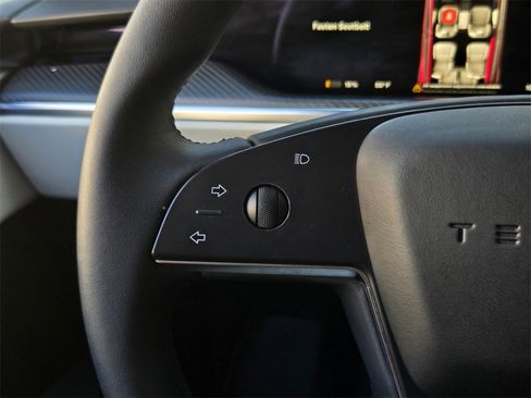 Used 2023 Tesla Model X Plaid image 25