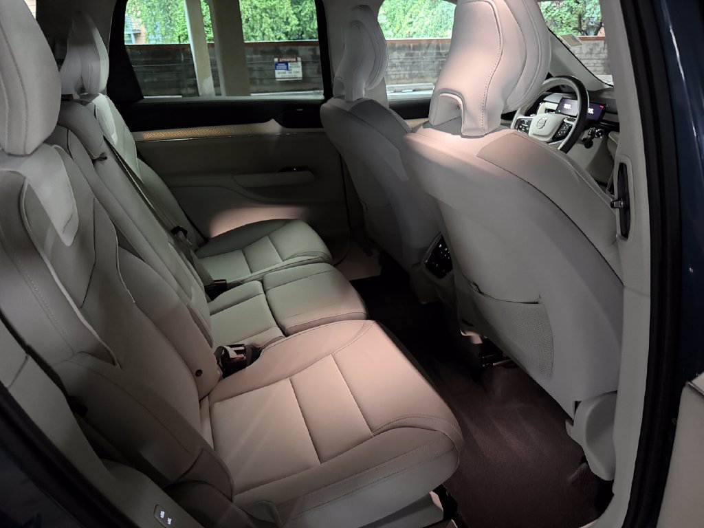 Certified 2025 Volvo EX90 Plus AWD/4WD image 27