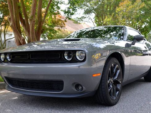 Used 2019 Dodge Challenger SXT w/ Blacktop Package RWD image 3