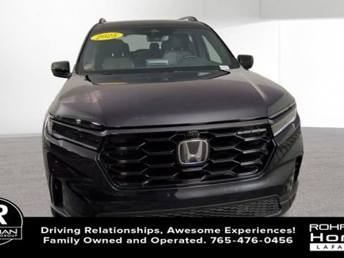 Used 2025 Honda Pilot Black Edition image 3